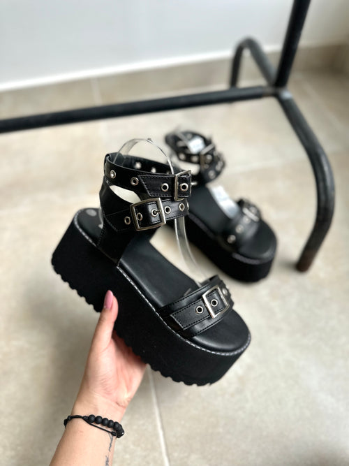 ALICIA EN CUERO SINTÉTICO (SOBRE PEDIDO)