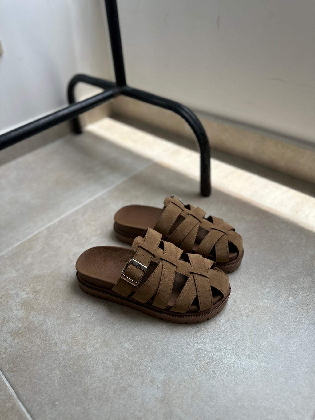 SUECO NOVA x BEIGE EN CUERO SINTÉTICO