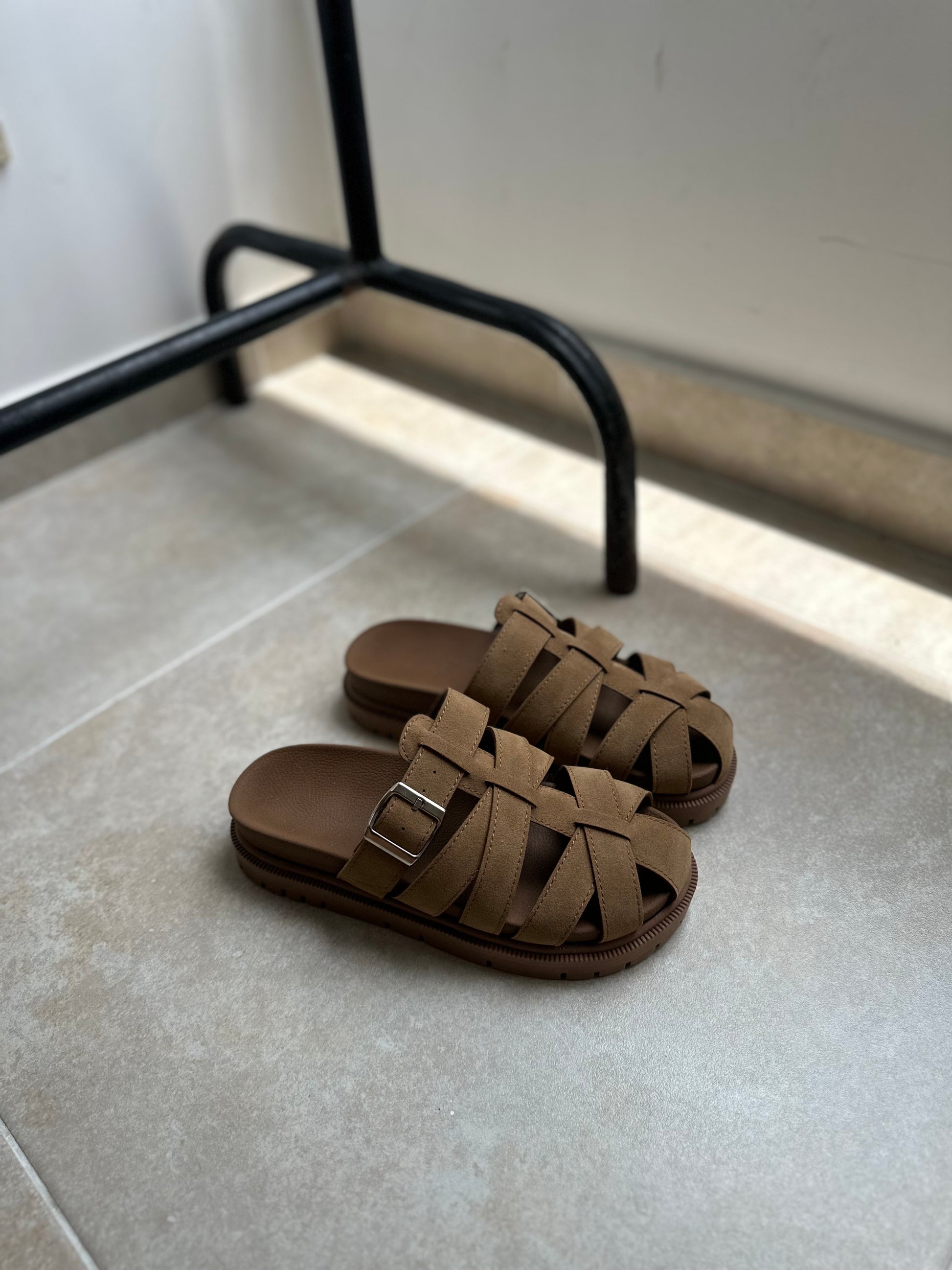 SUECO NOVA x BEIGE EN CUERO SINTÉTICO