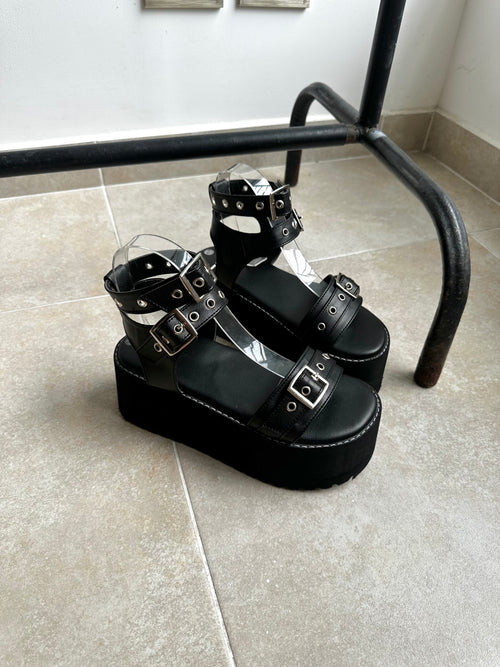 ALICIA EN CUERO SINTÉTICO (SOBRE PEDIDO)