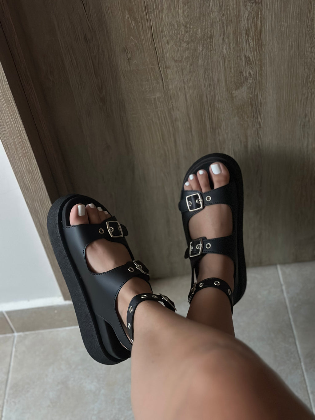 CHARLOT x NEGRO EN CUERO SINTÉTICO