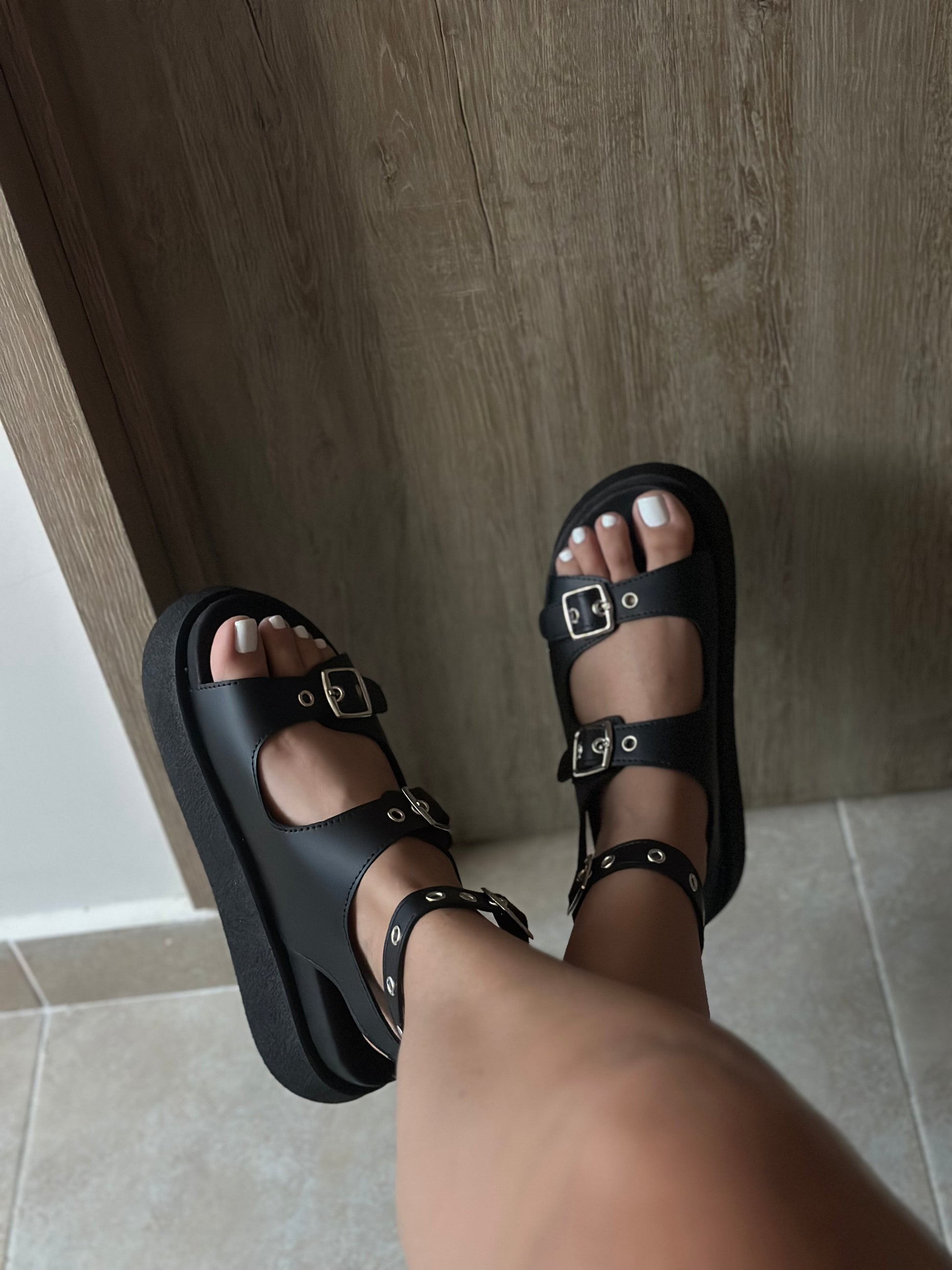 CHARLOT x NEGRO EN CUERO SINTÉTICO