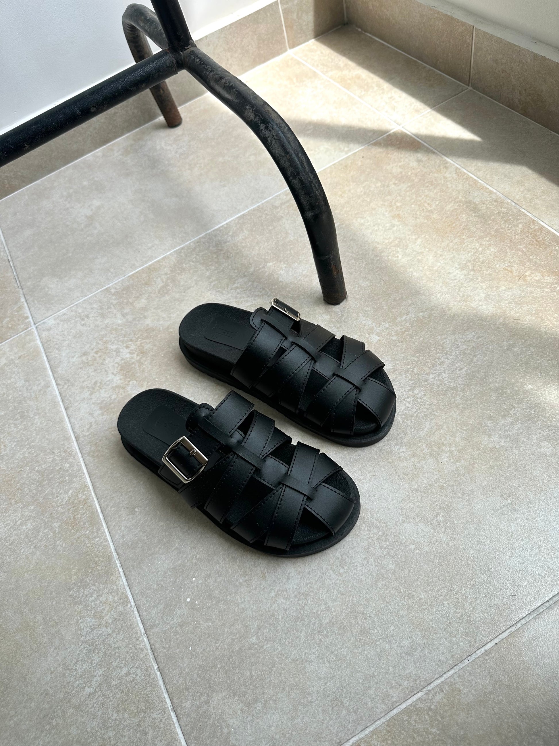 SUECO NOVA x NEGRO EN CUERO SINTÉTICO