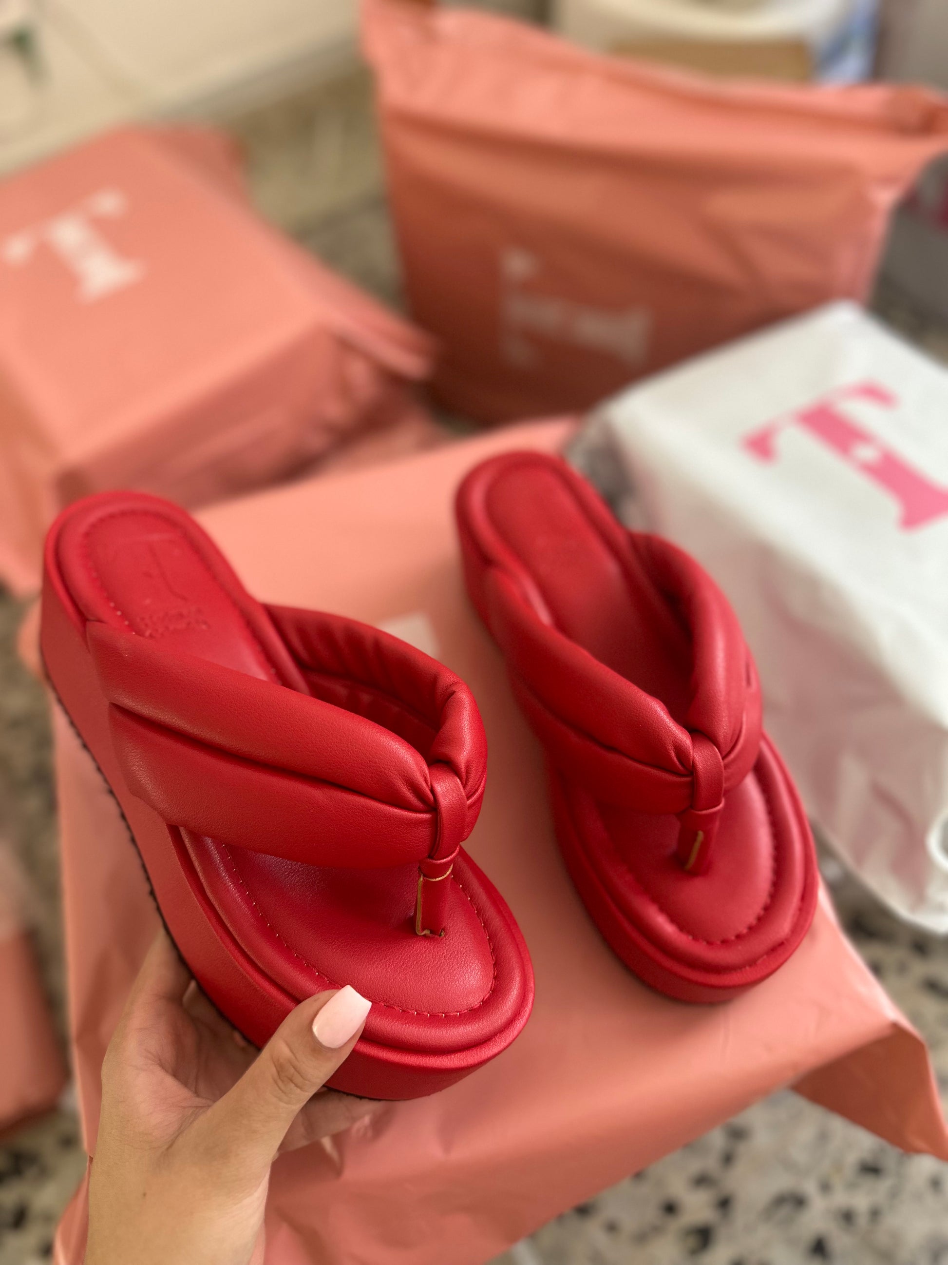 ELARA x ROJO EN CUERO SINTÉTICO