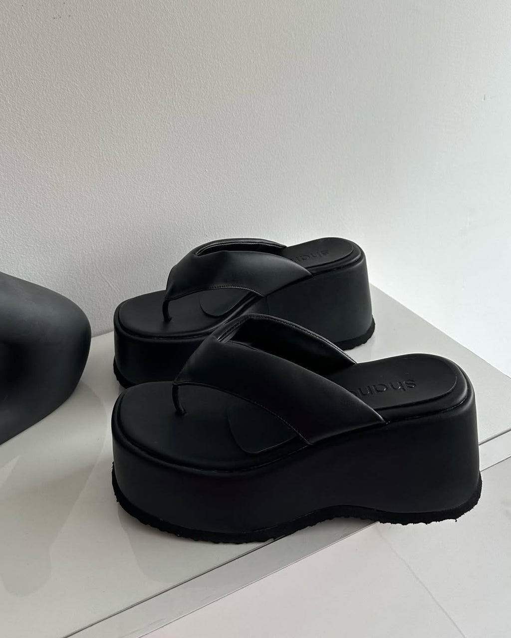 ANA EN CUERO SINTÉTICO X NEGRO( SOBRE PEDIDO)