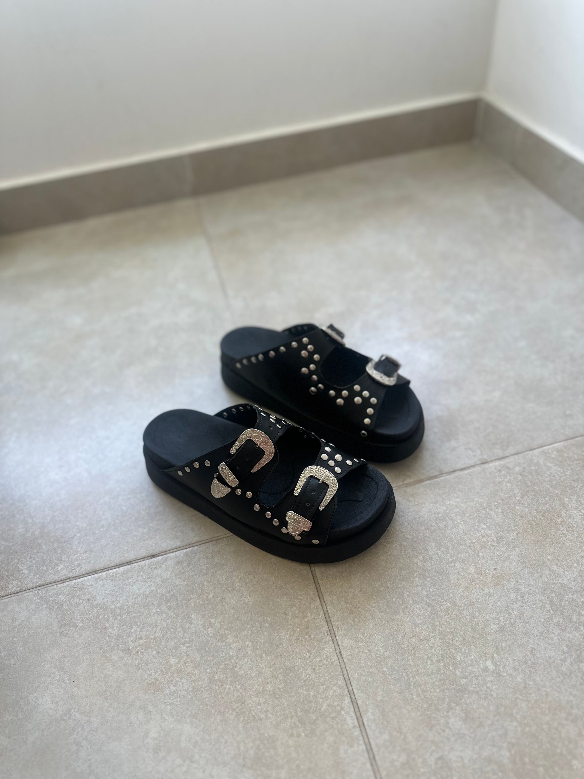 EMILIA (sobre pedido)