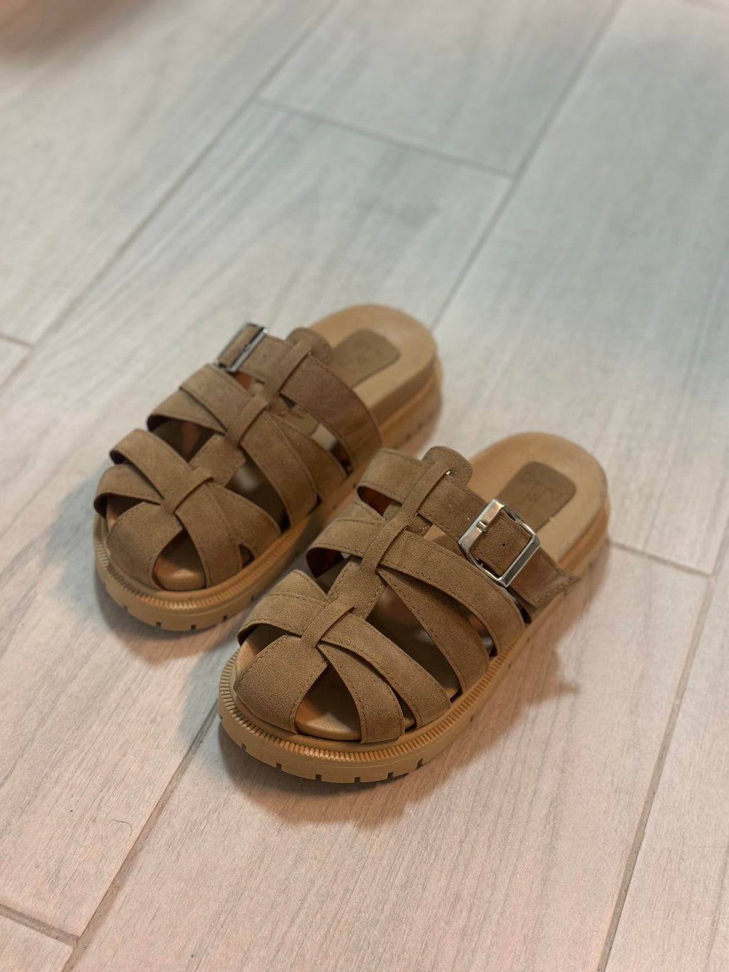 SUECO NOVA x AMARETTO EN CUERO SINTÉTICO